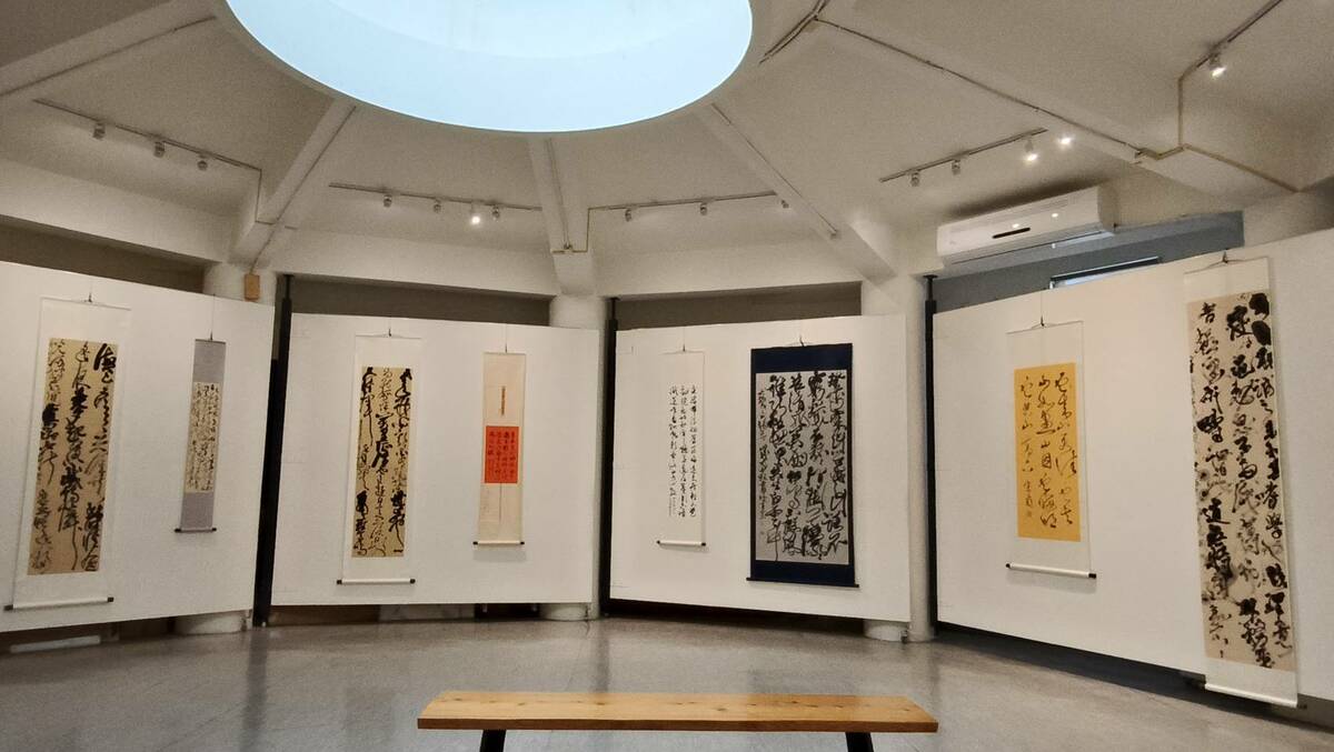 集結10位行草名家作品，備受書壇矚目的「驚雲─當代行草十人展」，自5/8至5/29在南台灣書法殿堂「明宗書法藝術館」轟動登場。   圖：黃博郎／攝