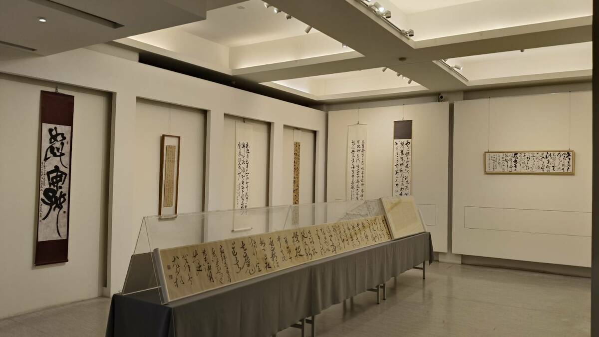 集結10位行草名家作品，備受書壇矚目的「驚雲─當代行草十人展」，自5/8至5/29在南台灣書法殿堂「明宗書法藝術館」轟動登場。   圖：黃博郎／攝