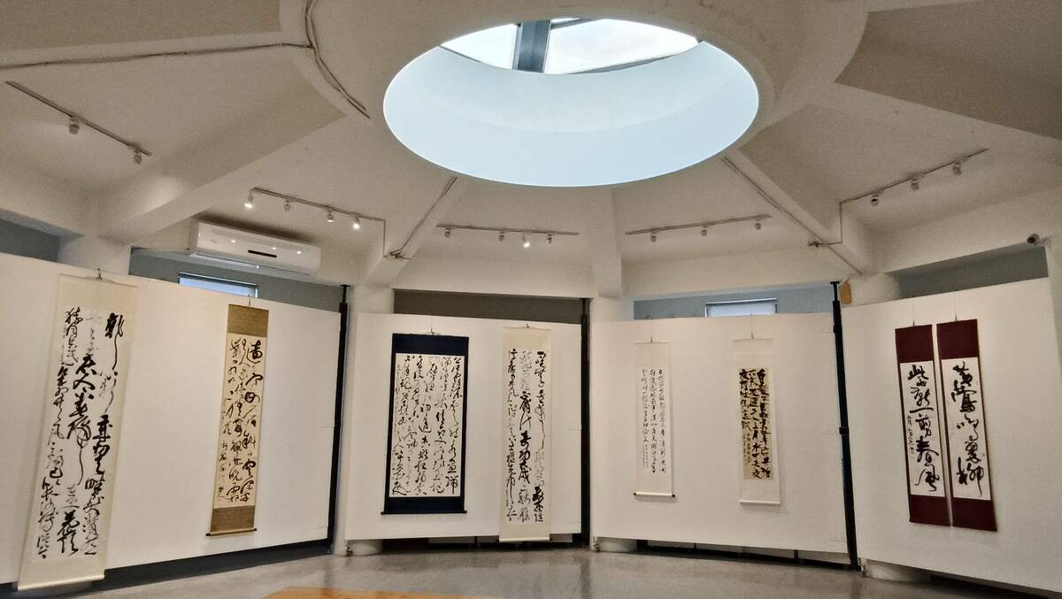 集結10位行草名家作品，備受書壇矚目的「驚雲─當代行草十人展」，自5/8至5/29在南台灣書法殿堂「明宗書法藝術館」轟動登場。   圖：黃博郎／攝