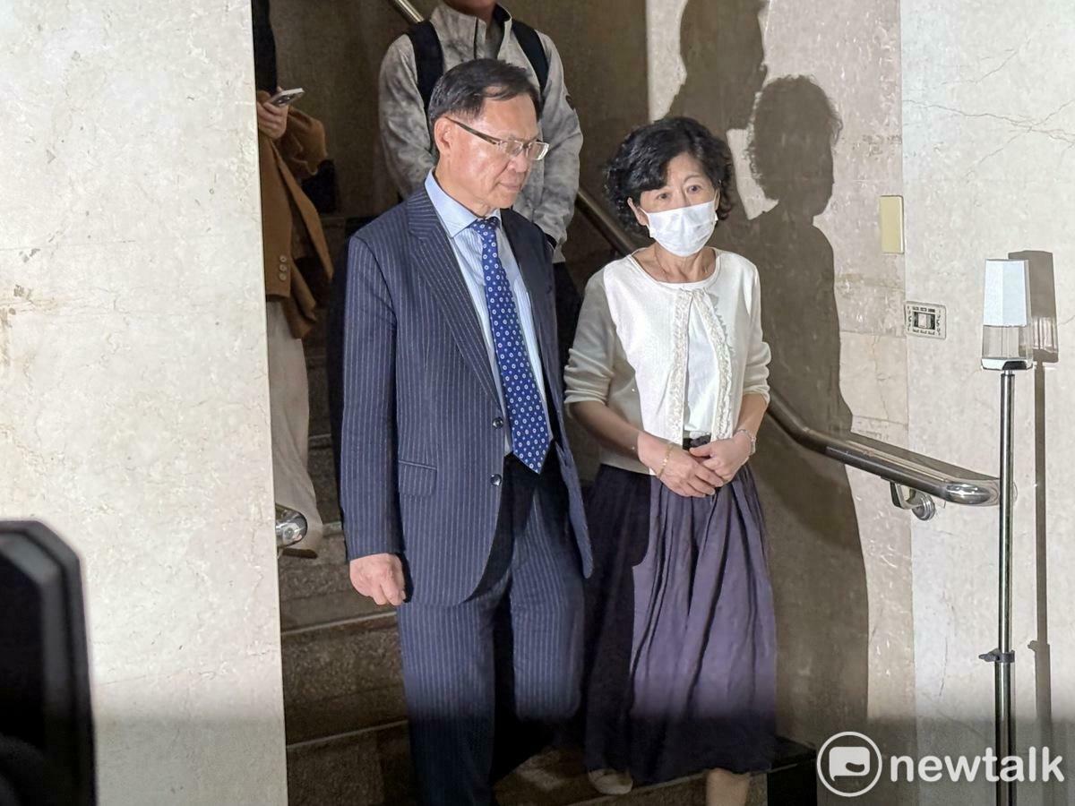 民眾黨前主席柯文哲妻子陳佩琪（右）與民眾黨立委張啓楷（左）。   圖：周煊惠 / 攝