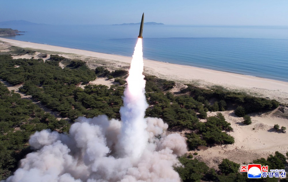 不放假、又導彈!北韓再射疑似彈道飛彈落入日本海 距上次發射僅隔8日