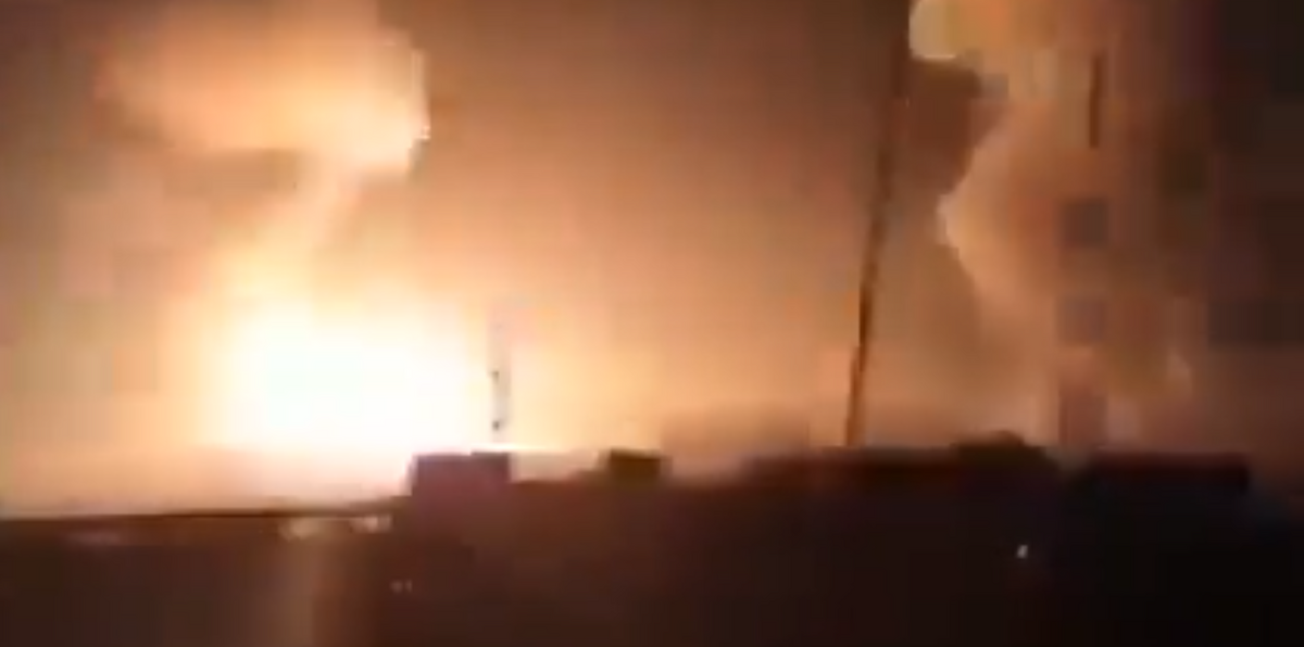  印度和巴基斯坦爆發的猛烈衝突，引發世界關注和擔憂。圖為印度 7 日用導彈攻擊巴基斯坦。 圖：翻攝自 Lotus X 帳號 