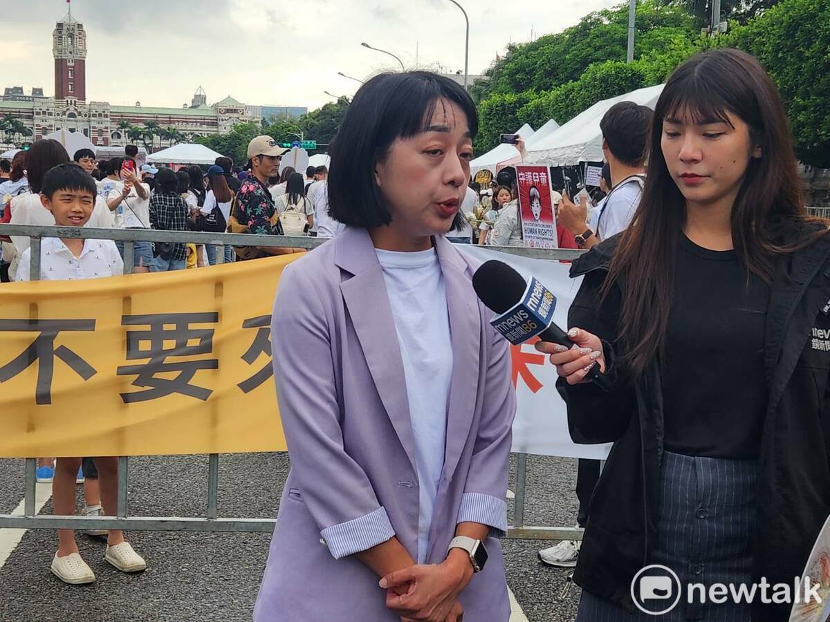 時代力量黨主席王婉諭也到場關切。   圖：黃建豪/攝