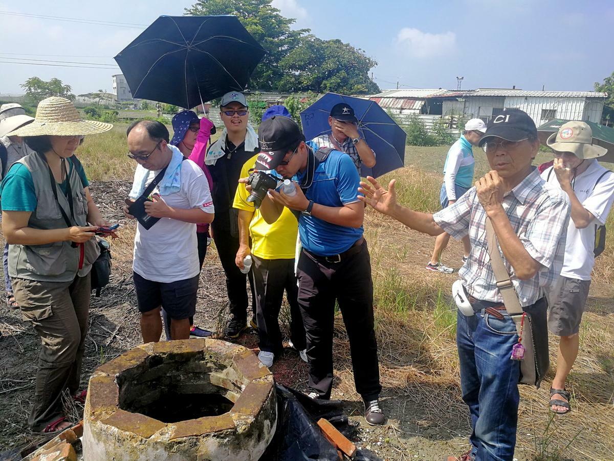 許献平投身文史工作多年，經常帶領民眾探訪各文史據點。   圖：許献平提供