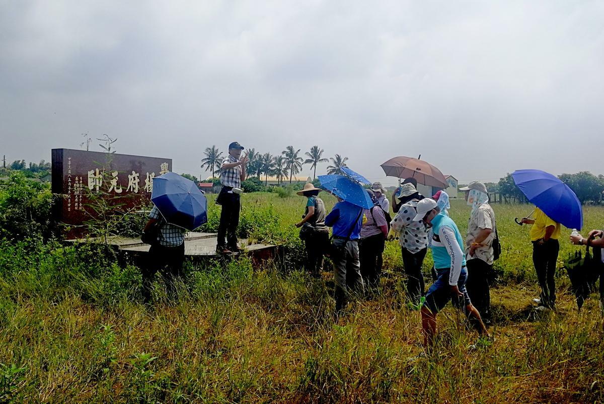 許献平投身文史工作多年，經常帶領民眾探訪各文史據點。   圖：許献平提供
