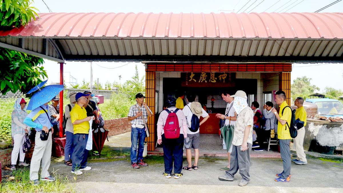 許献平投身文史工作多年，經常帶領民眾探訪各文史據點。   圖：許献平提供