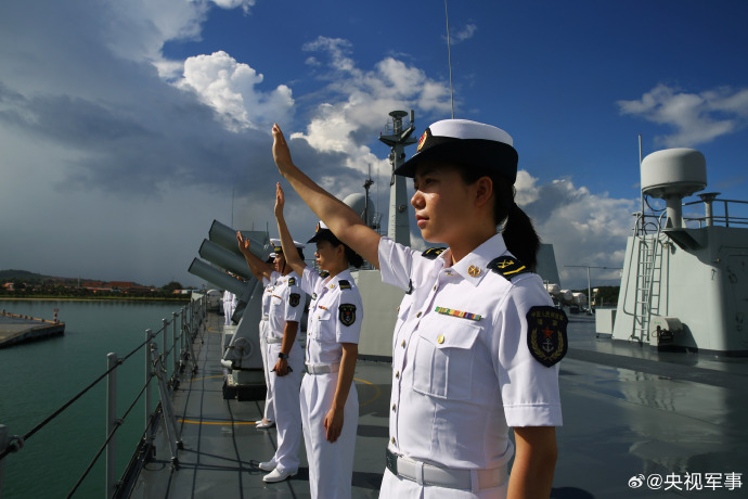  參與中柬「金龍-2025」聯合軍事演習中國艦艇駛入中國援建的柬埔寨雲壤港海軍基地。 圖：翻攝「微博」央視軍事 