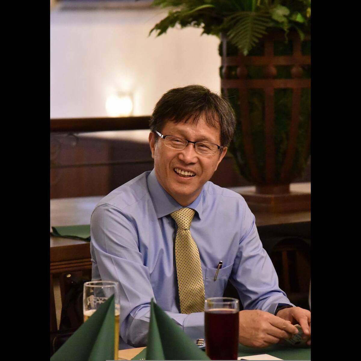  謝志偉4日就直言，游盈隆引反罷人士之「昨夜星辰/興誠」消遣曹董，犯了大忌，這顯示他可能專業很滿，但格局不足。 圖：翻攝謝志偉臉書 