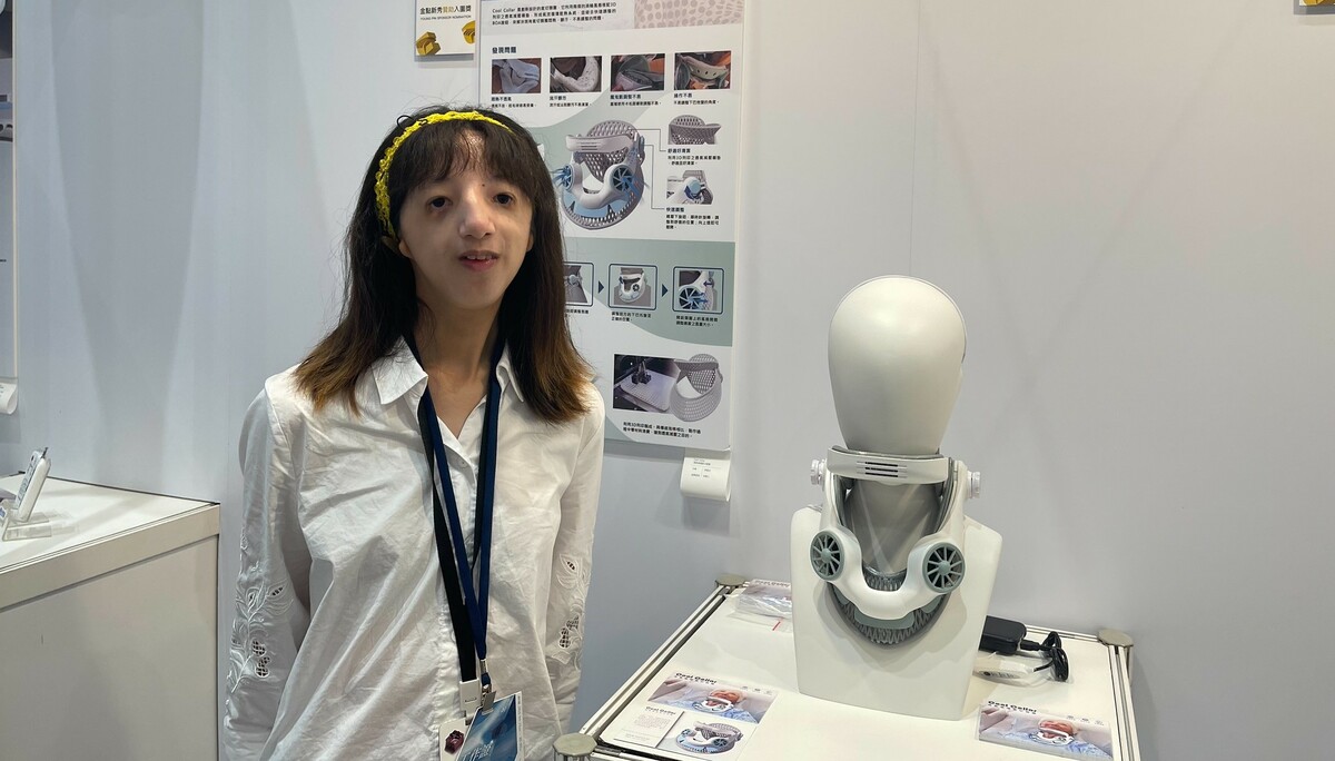 孫雲芝以《透氣循環氣切頸圈》雙獲產品設計類金點新秀設計獎及贊助特別獎。   圖：高科大創設學院/提供