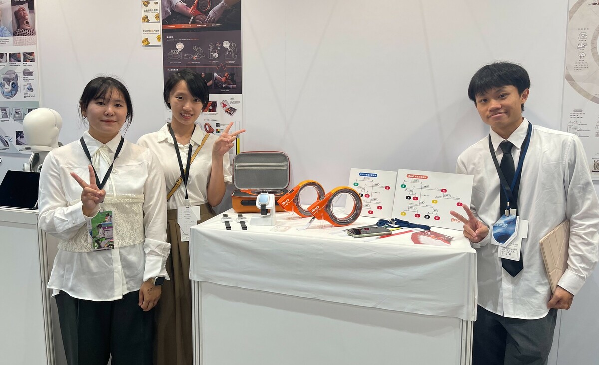 《ResQ大量傷患救援檢傷分級系統》榮獲產品設計類金點新秀設計獎。   圖：高科大創設學院/提供