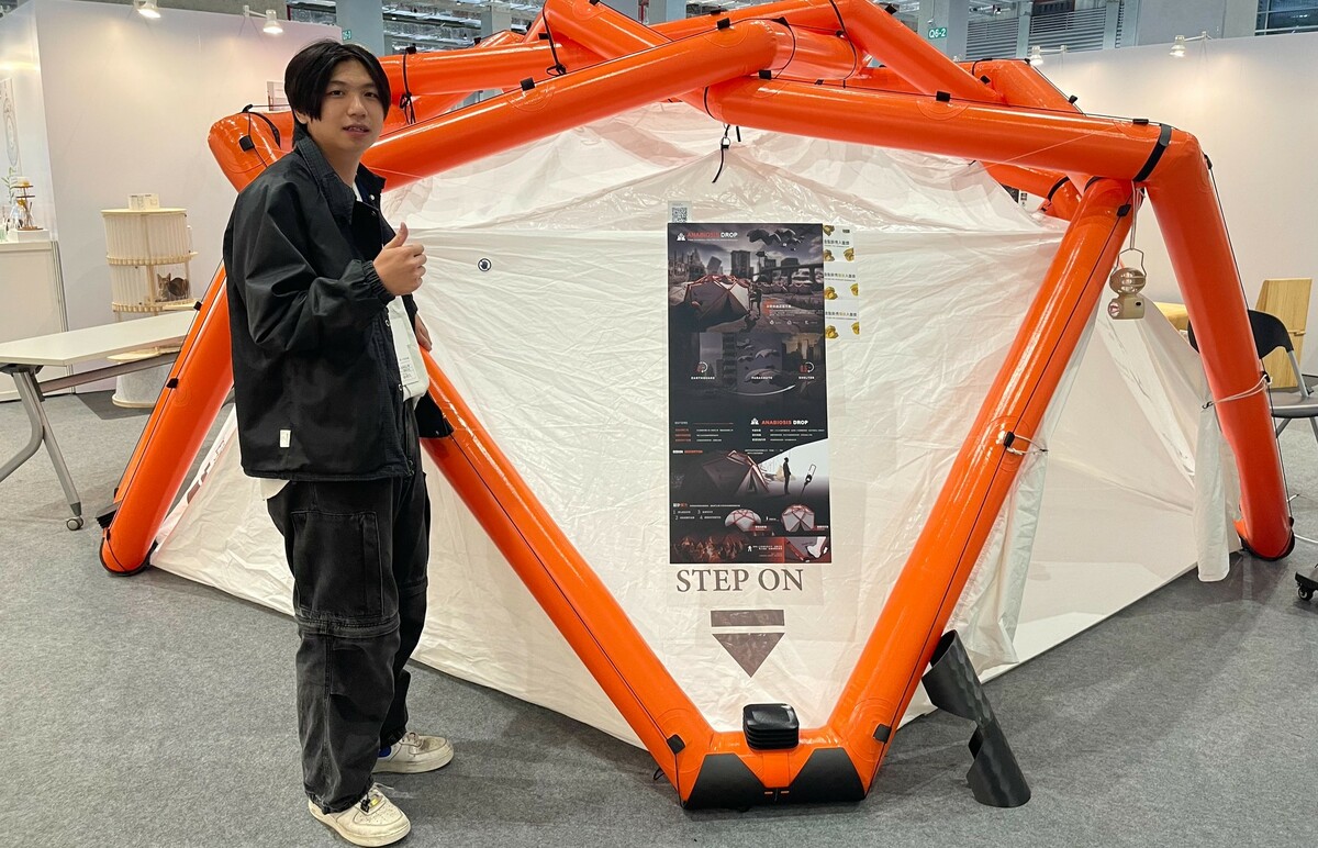 林翊文以《ANABIOSIS DROP災民快速收容方案》榮獲產品設計類金點新秀設計獎。   圖：高科大創設學院/提供