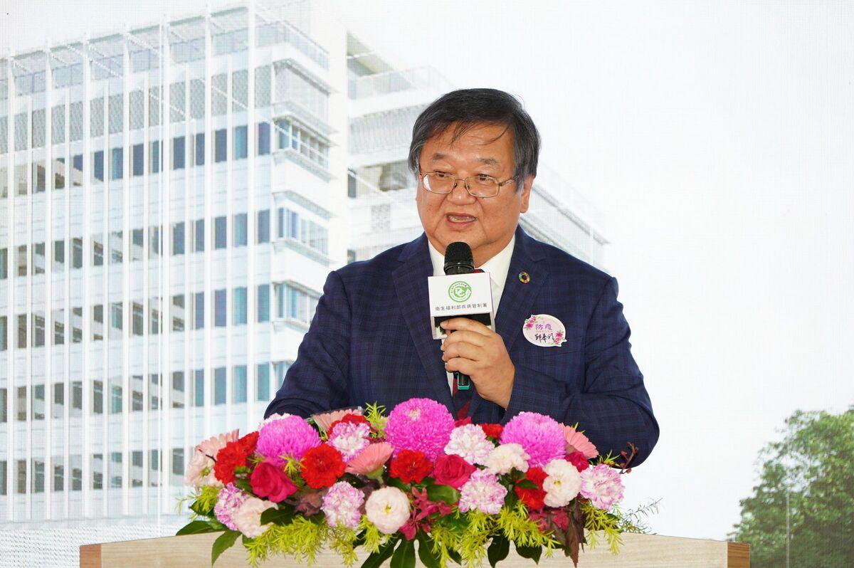 衛福部部長邱泰源在典禮上致詞指出，感謝賴總統推動將「健康」納入國家軟性基礎建設，並肯定內政部國土管理署與公共工程會在規劃與後續工程品質監督上的協助。   圖：疾管署／提供