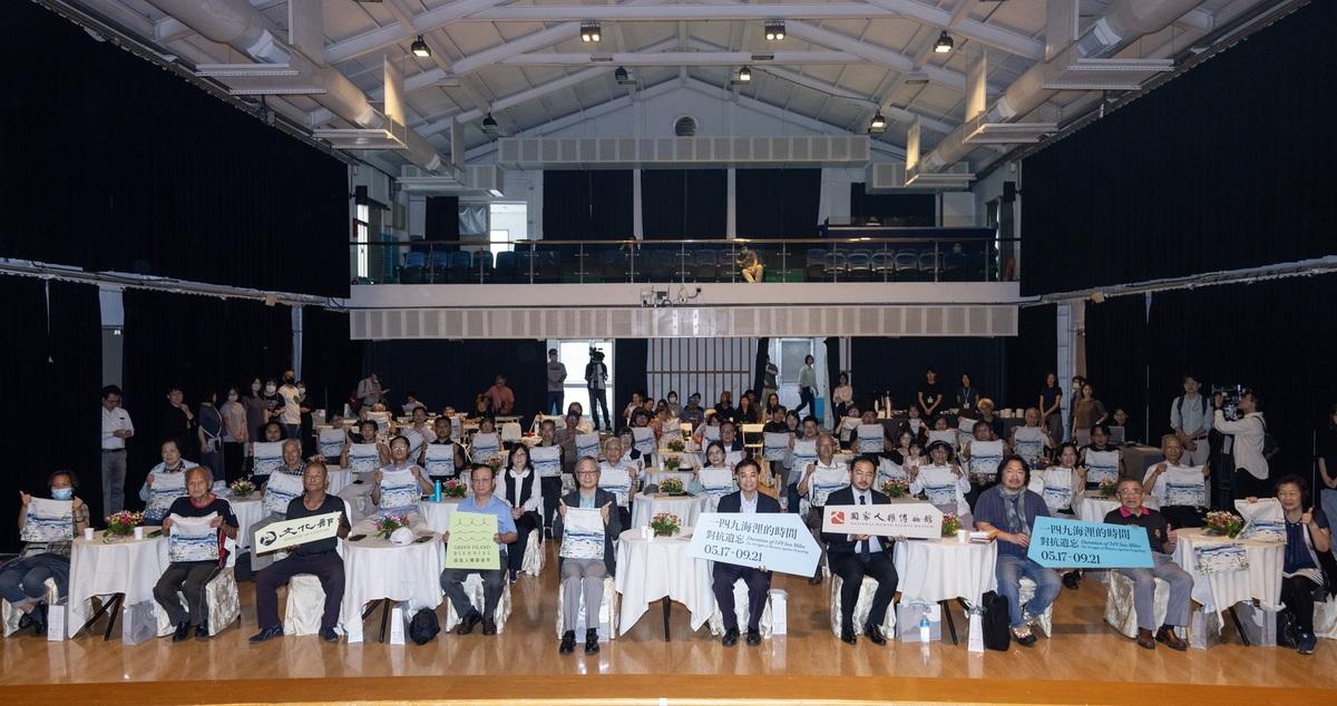 與會貴賓共同宣布「2025綠島人權藝術季」將於5月17日至9月21日在綠島白色恐怖紀念園區舉辦，除展出當代藝術作品，也將有策展人導覽、創作工作坊、校園座談活動等系列活動。   圖：文化部提供