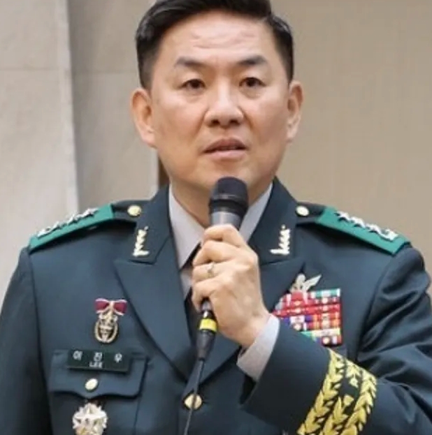  前南韓首都防衛司令部司令官李鎮雨。 圖 : 翻攝自央視新聞 