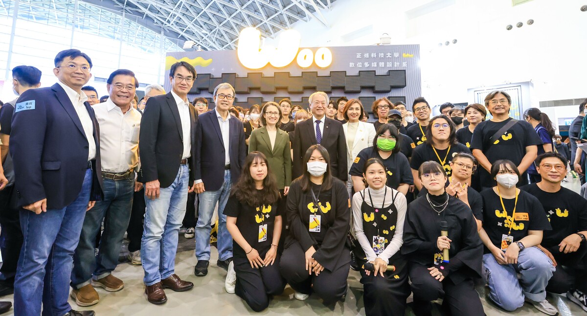 出席開幕典禮貴賓與正修科技大學學生合影。   圖：高雄市經發局/提供