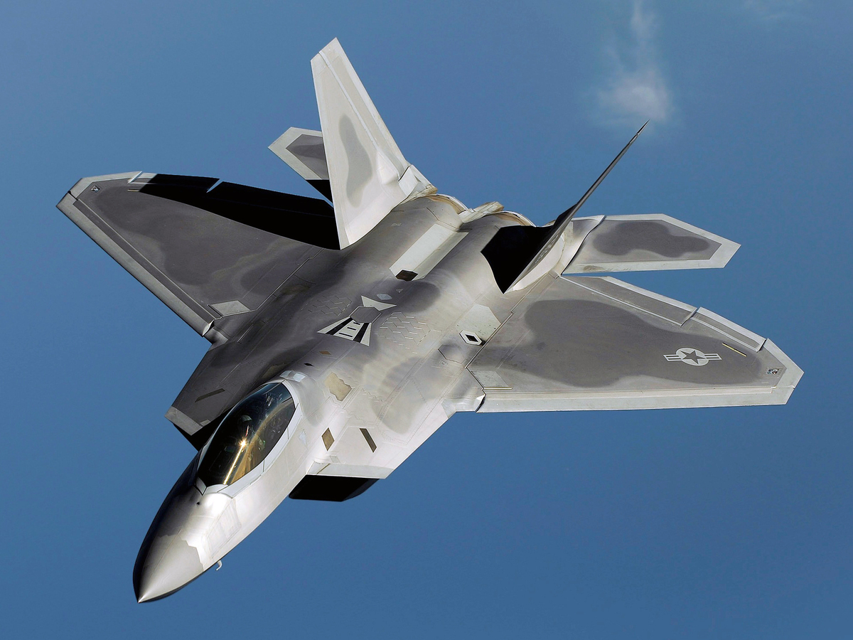 川普也透露，現役的 F-22 戰機也將升級為「F-22 Super」，是「非常現代化版本」的猛禽戰機。 圖:翻攝自X帳號@super_cesilu