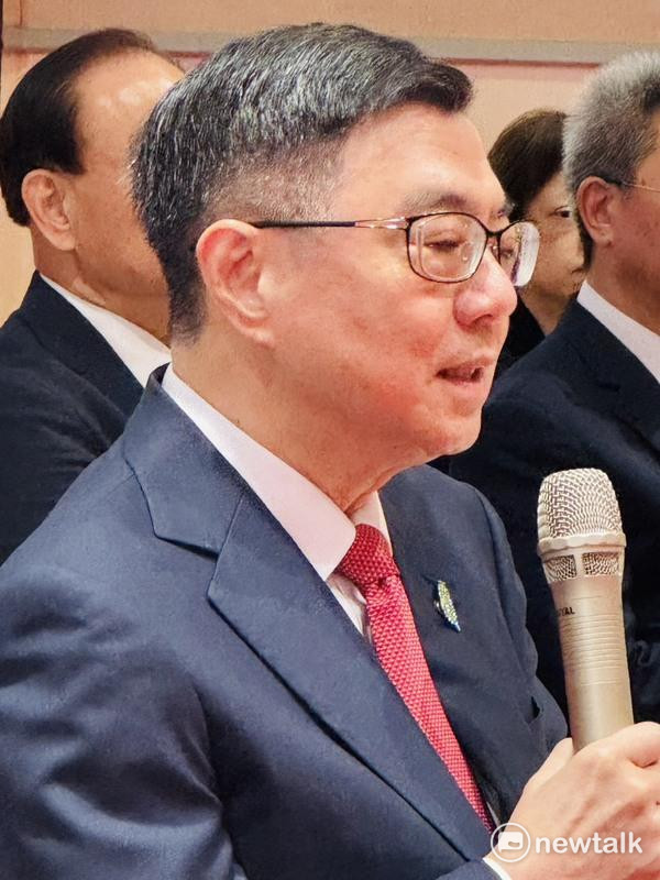 行政院長卓榮泰去年520上任至今將屆滿一周年，他今（16）日率副院長鄭麗君、甫從美國返台的秘書長龔明鑫舉辦媒體茶敘會說明「5大行動20項進行式」的施政成果及未來展望。   圖：謝莉慧/攝