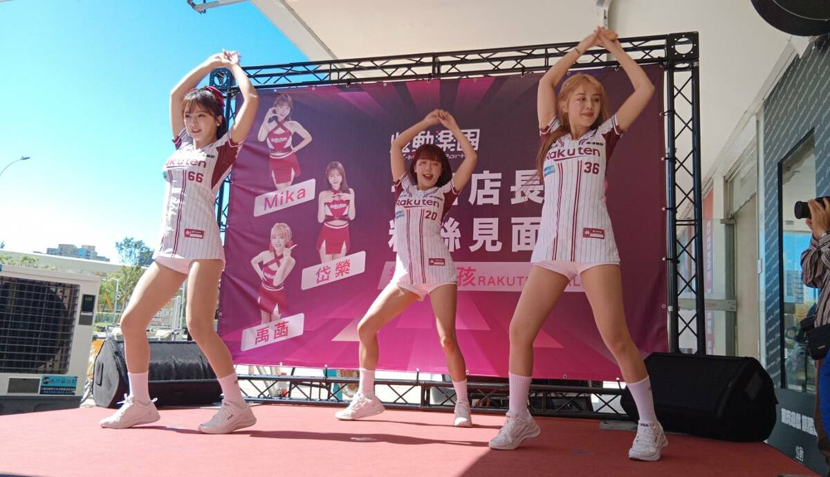 岱縈、Mika、禹菡(左至右)為炫動擂台賽熱舞催報名。   圖：孫家銘攝