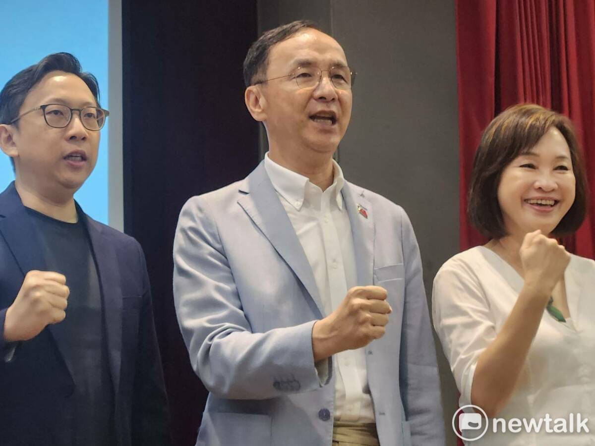 國民黨主席朱立倫（圖中）與國民黨智庫執行長柯志恩（圖右一）。   圖：黃建豪/攝