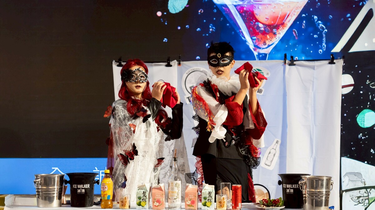 金酒盃沙發創意調酒組選手創意無限。   圖：金門酒廠/提供