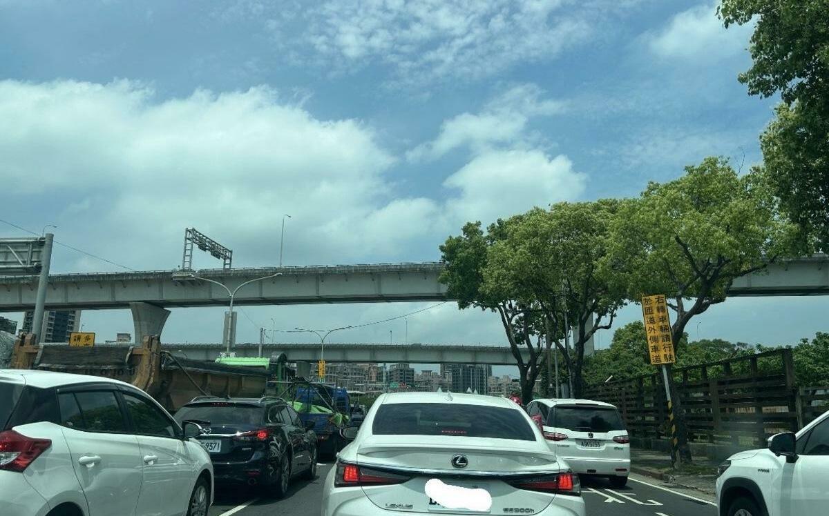 初三北返車潮大爆發!交通量達平日1.4倍 高公局曝「11大壅塞路段」