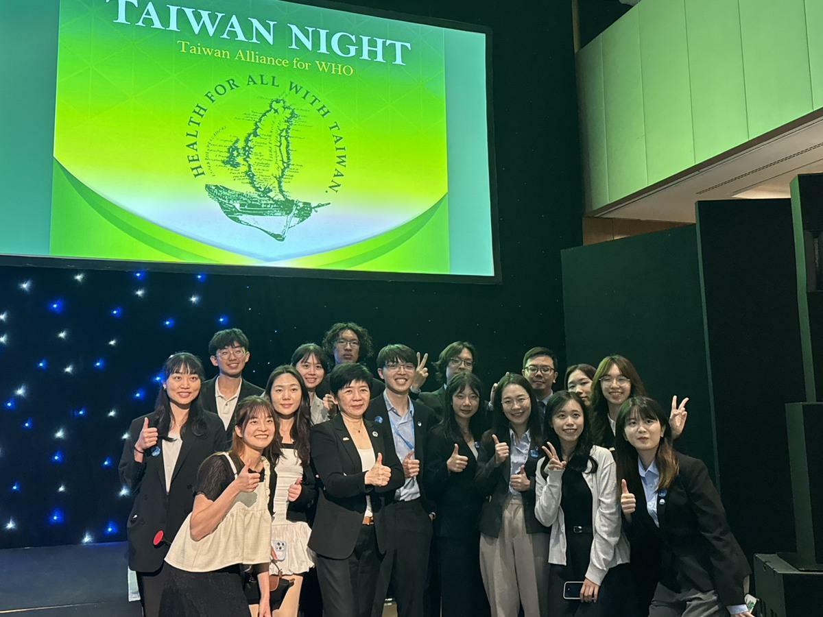  世界衛生大會台灣青年團出席台灣醫界聯盟基金會舉辦的晚宴。 圖：台灣醫界聯盟基金會提供 