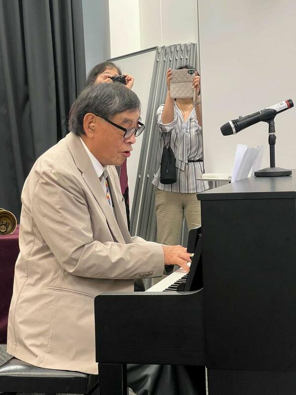  「台灣人權及音樂故事展—高一生先生，三代的家族之歌」開幕式高英傑獻唱 圖：駐日臺灣文化中心提供 