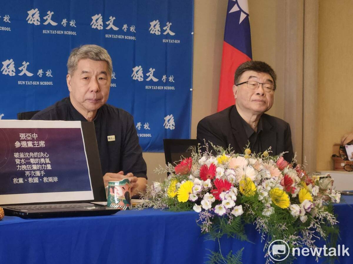 張亞中找來邱毅共同召開參選國民黨主席記者會。   圖：黃建豪/攝