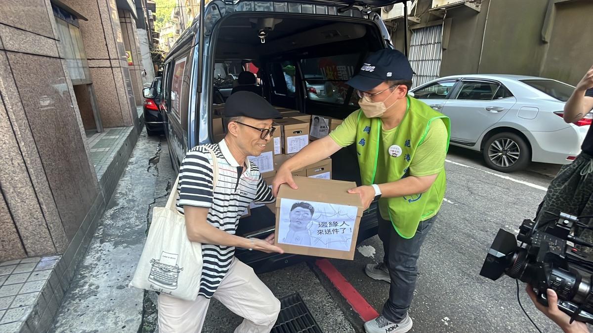  罷團「基隆絕沛」今日正式遞交二階連署書，喊話林沛祥將立委職位讓出來，給真正想要做事的人。 圖：金大鈞/攝 