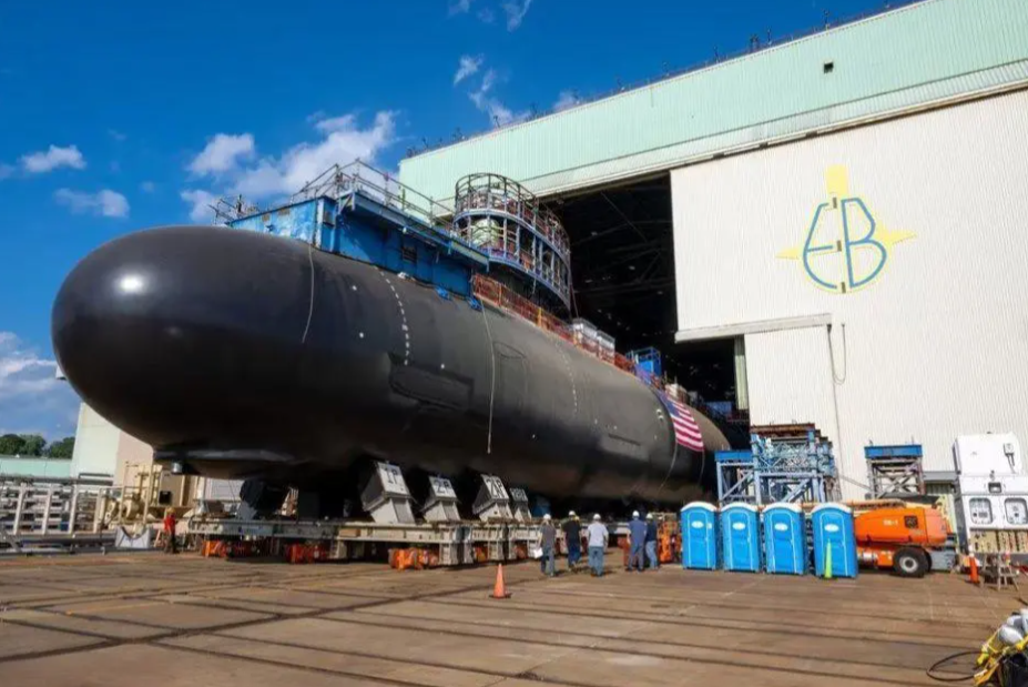 浮船塢式下水主要用於潛艇和小型船艦。