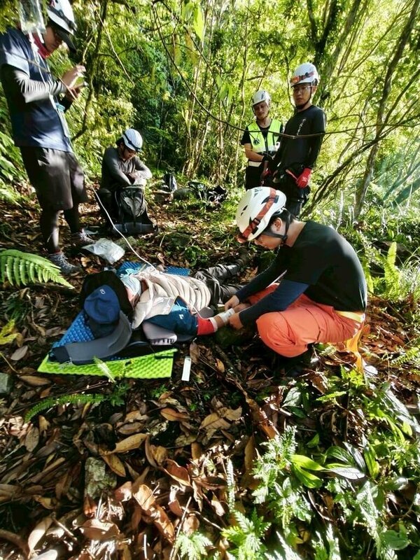 奇萊東稜4天3起山域事故  花蓮消防聯手空勤救援