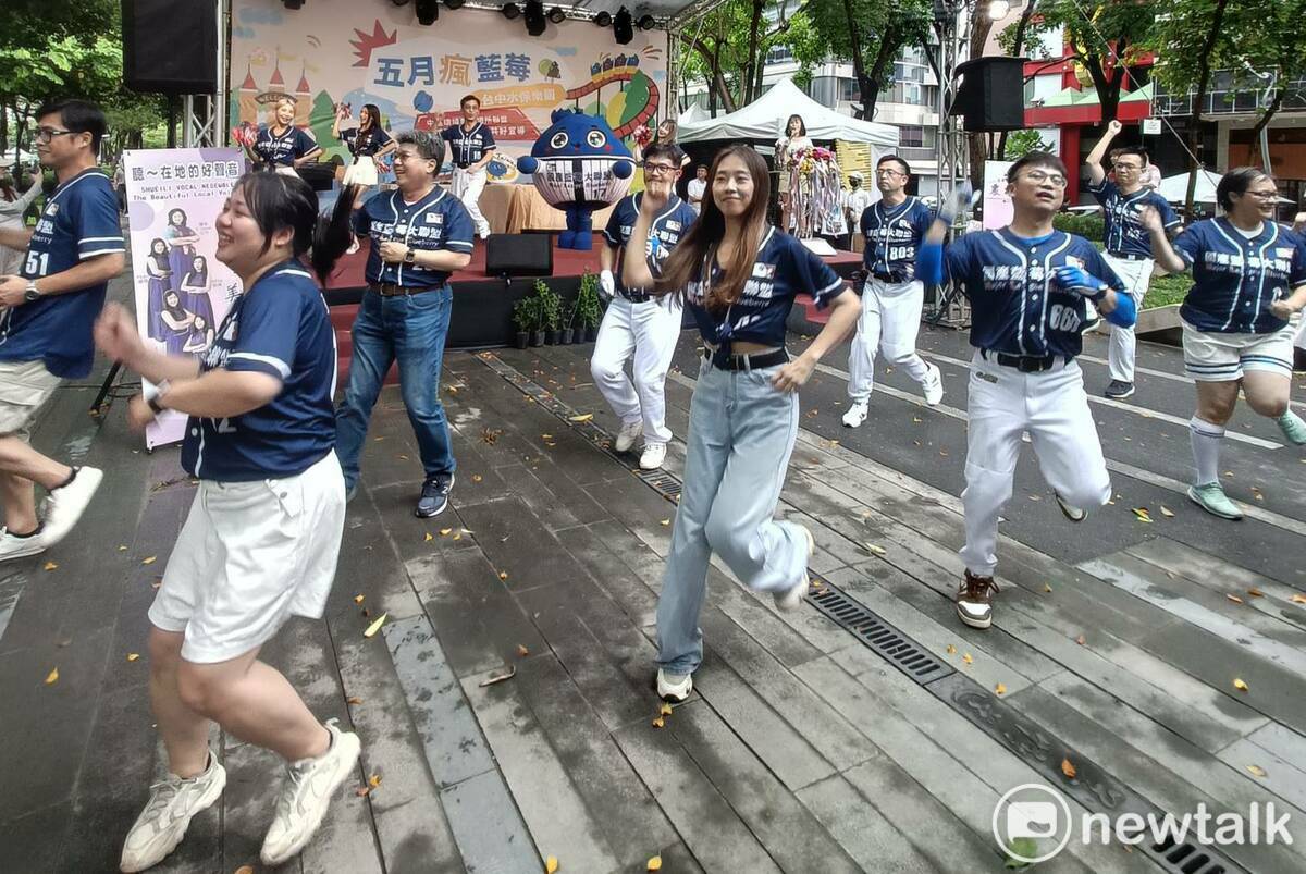 現場大跳應援舞。   圖：唐復年/攝
