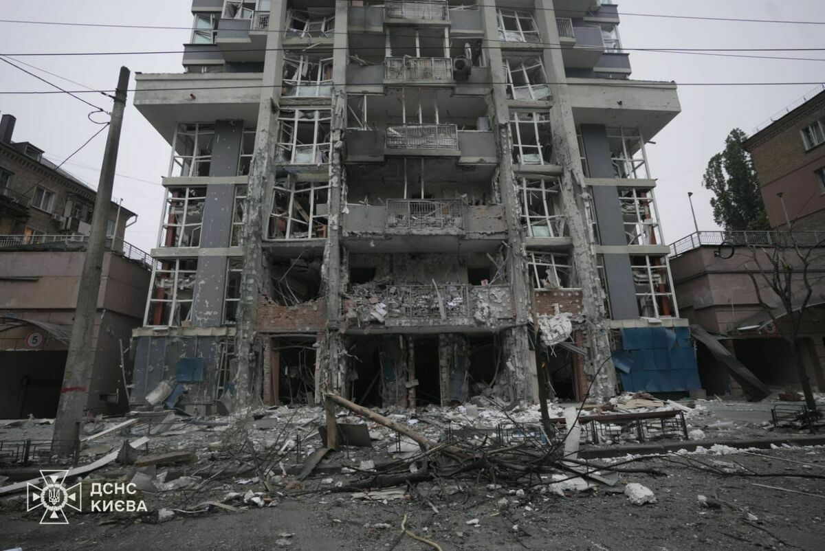 俄軍至今不斷以無人機和飛彈對烏克蘭各地發動空襲，造成平民死傷。 圖：翻攝澤連斯基臉書 