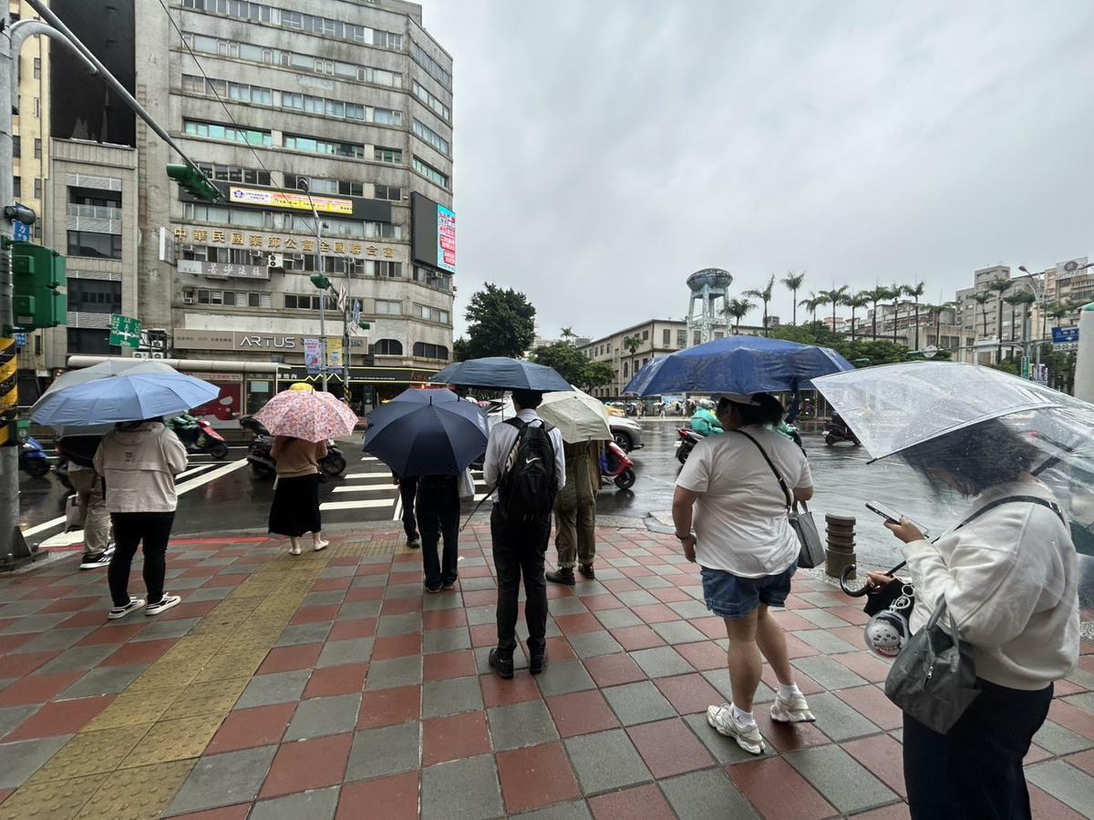 強颱薔琵逼近!氣象署發布海上颱風警報、陸警時間提前 今北部及宜蘭有雨