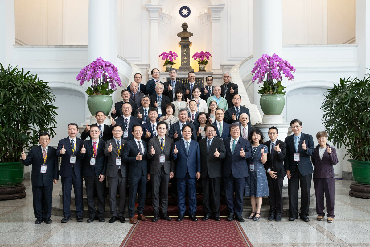 賴清德接見「社團法人台南市醫師公會、台南市27大醫事團體暨六師公會重要幹部」   圖：總統府提供