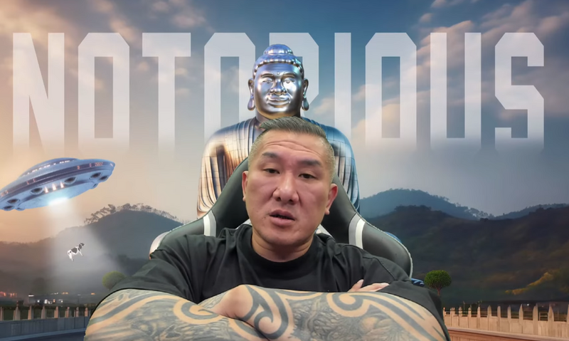  館長表示要去中國當兩岸和平大使。 圖：翻攝館長惡名昭彰YouTube 