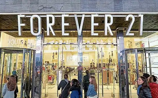 快時尚帝國崩塌！Forever21聲請破產 負債逾480億、關閉逾百門市裁700人