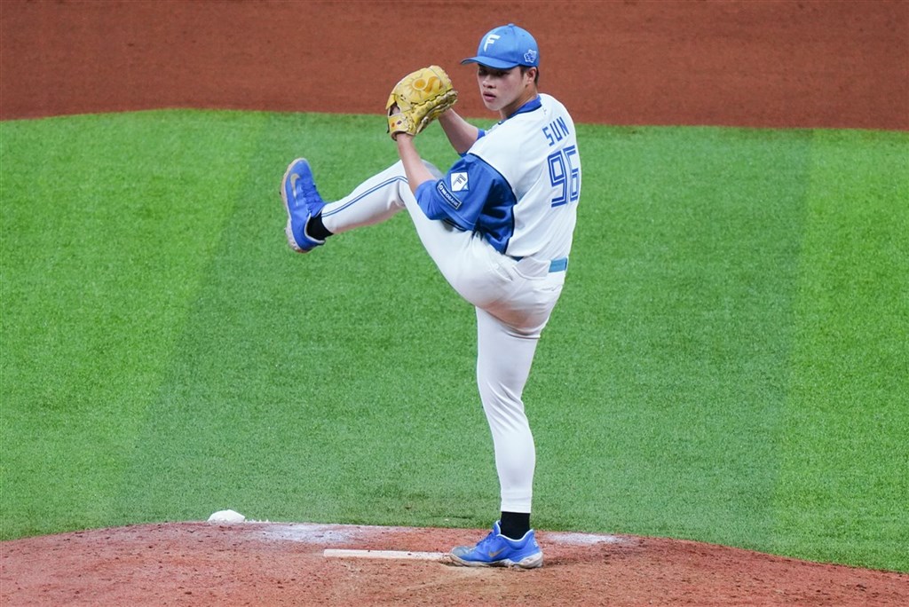 孫易磊日職生涯首救援成功 英雄訪問幾乎全日文回答