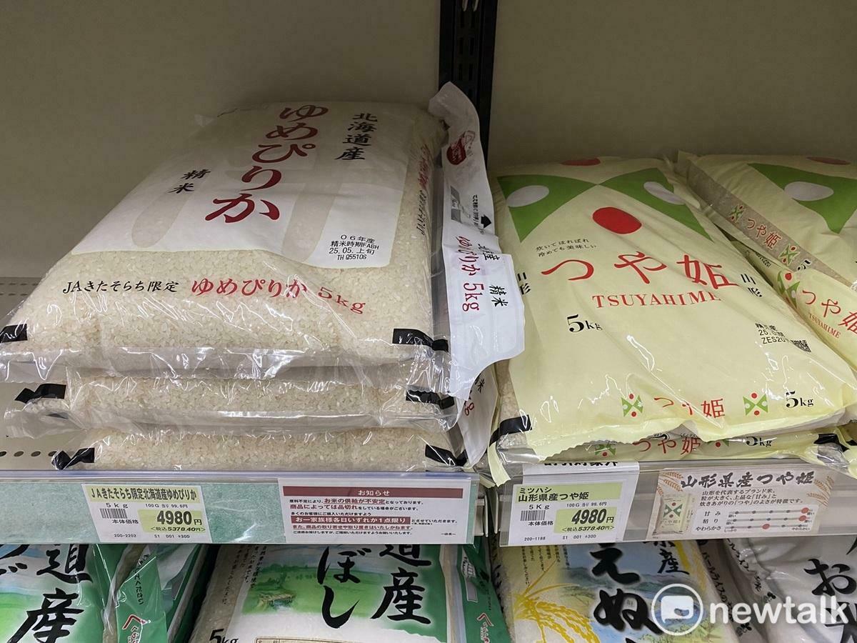  日本普通米到5月18日是平均4285日圓，4千多的米非常少，東京也常見米架上空空，關西更嚴重。 圖：劉黎兒攝 