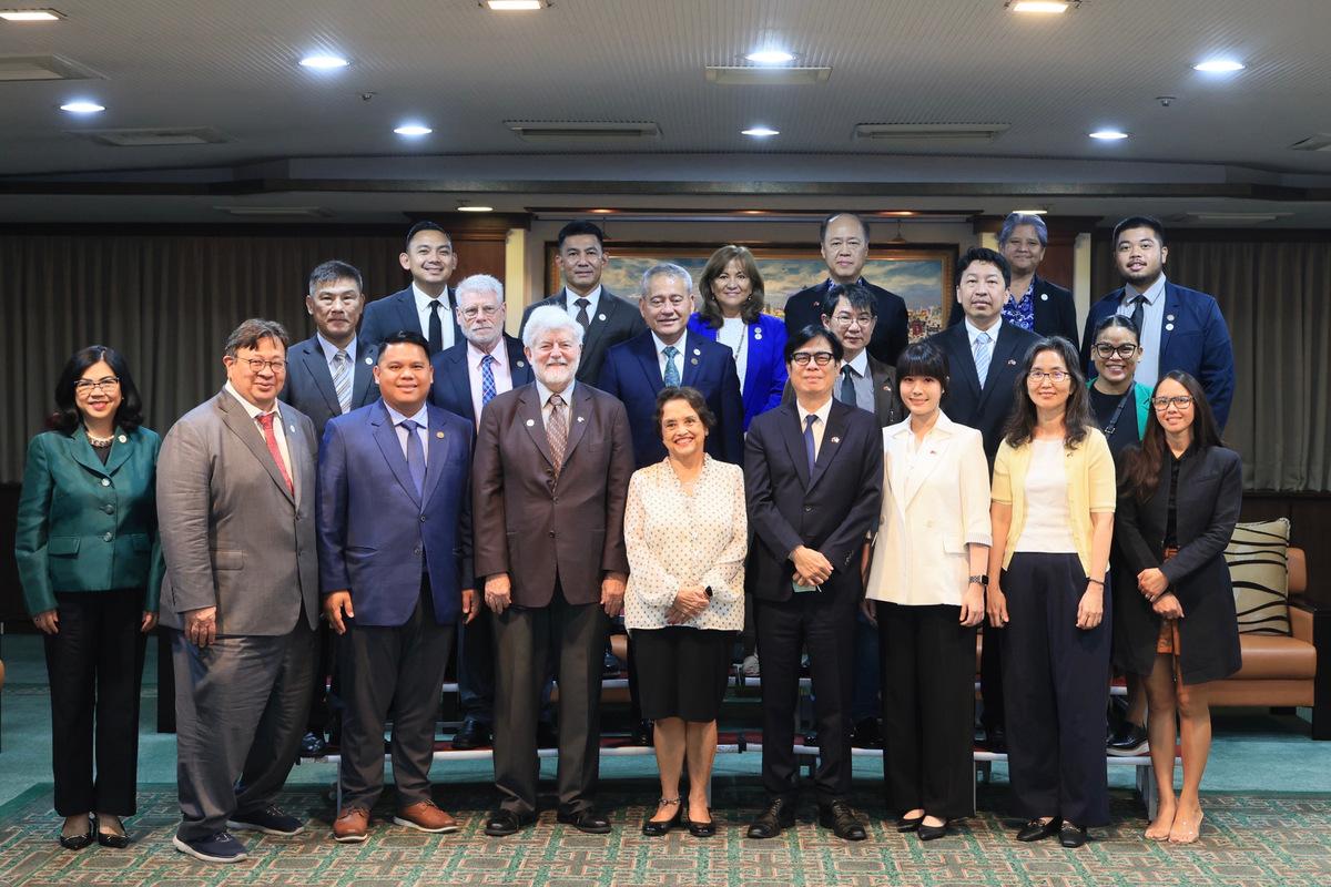 古蕾露率訪團拜會高雄市政府。   圖：高雄市行國處/提供