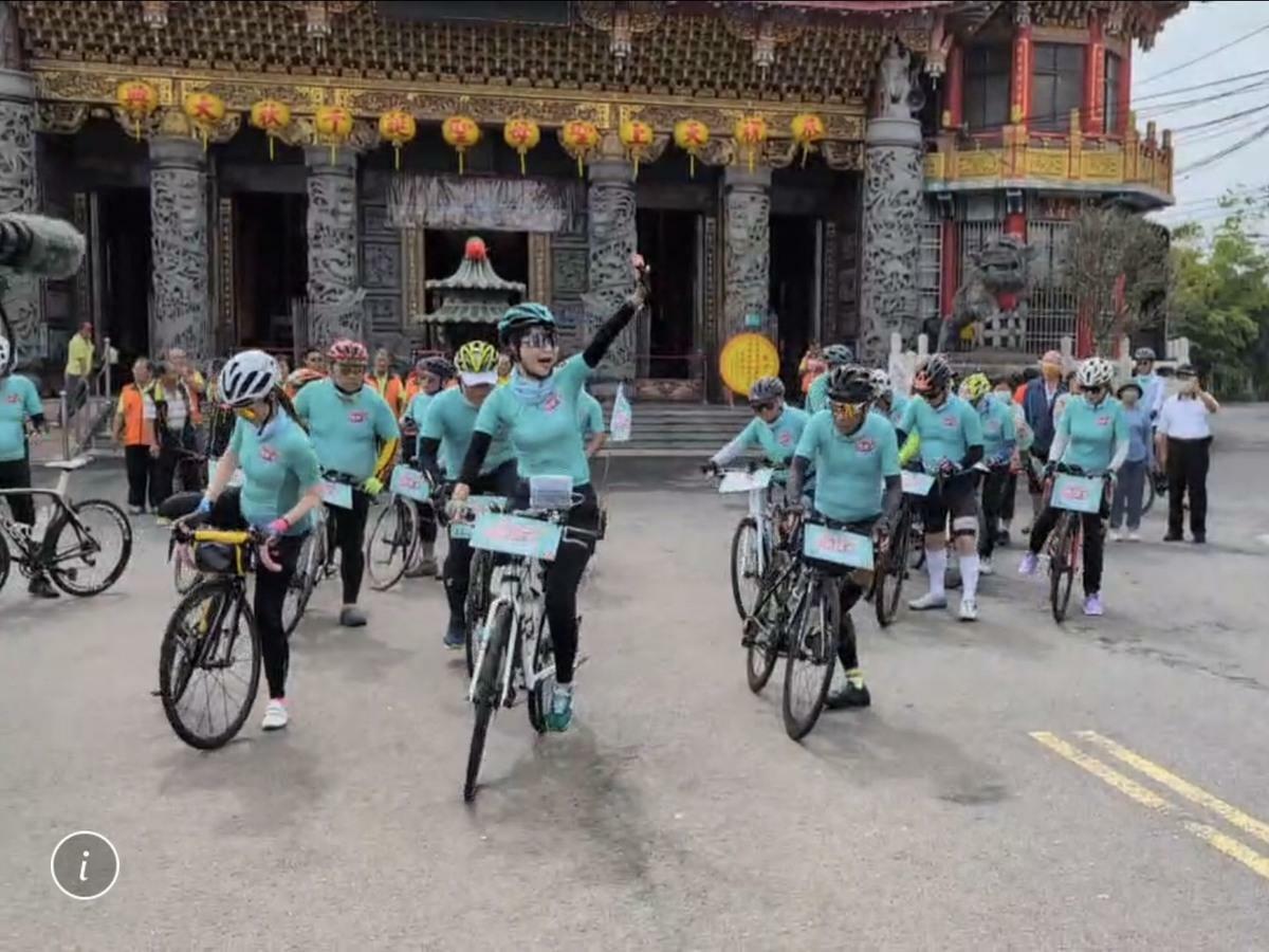 民進黨立委陳亭妃發起的「顧台灣護民主妃妃鐵馬隊」今日從東山區碧軒寺正式出發，展開為期3天、騎遍台南37行政區的鐵馬行動。   圖：陳亭妃服務處提供