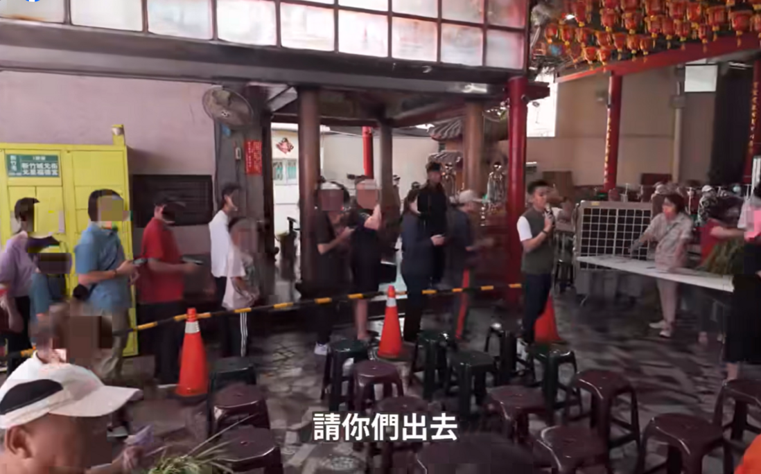 （影）反制罷免「過激」！鄭正鈐「不請自來」里民活動現場遭廣播「驅離」