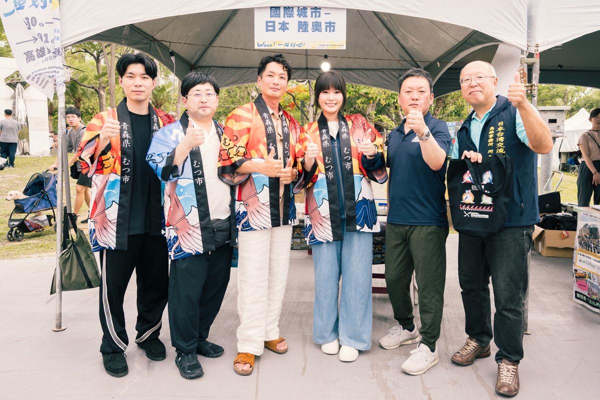 張硯卿(右三)歡迎日本國際城市共同參與高雄端午龍舟賽事及周邊活動。   圖：高雄市行國處/提供