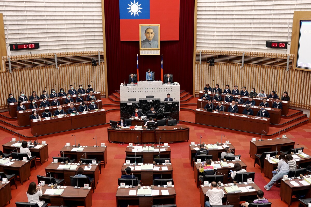 高市府團隊感謝議會的監督與協助。 圖:高雄市議會/提供