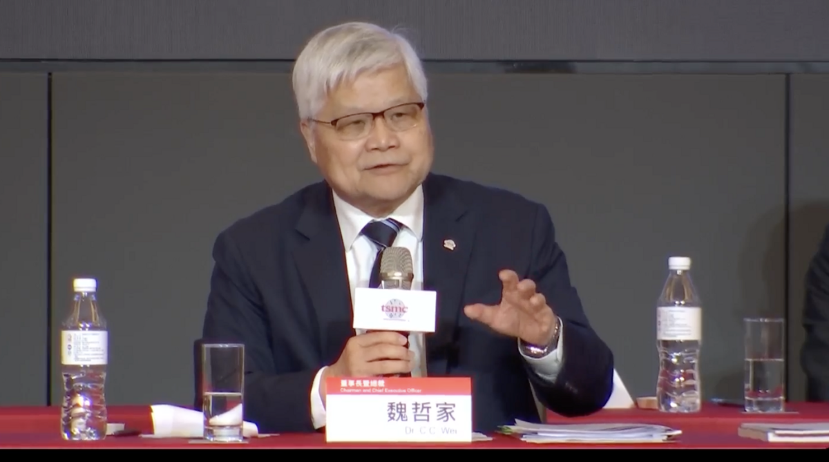 魏哲家說「台積電十年內生意非常好」，表示&nbsp;AI 晶片將供不應求，也將反映於財報。 圖：截自台積電股東會直播影片 