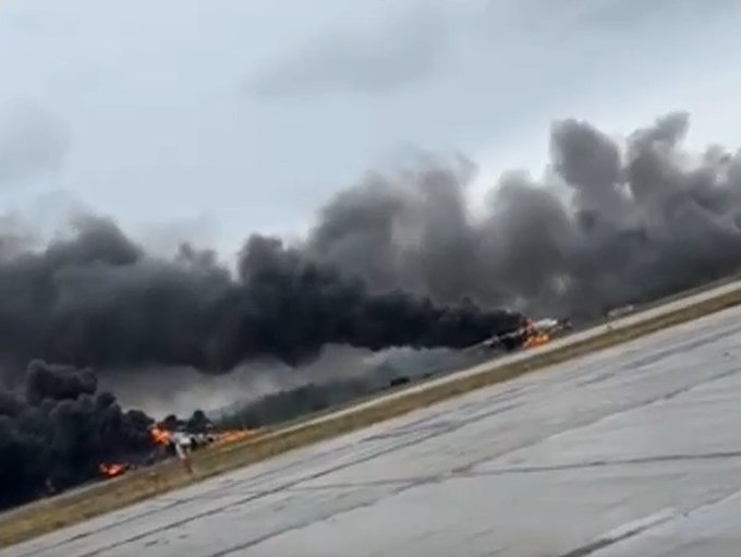 烏克蘭於當地時間 1 日發起「蜘蛛網行動」，透過無人機群對俄羅斯境內多個軍事基地發起打擊，並破壞數十架俄軍軍機，重挫俄羅斯的遠程打擊能力。 圖：翻攝自 @NOELreports X 帳號 