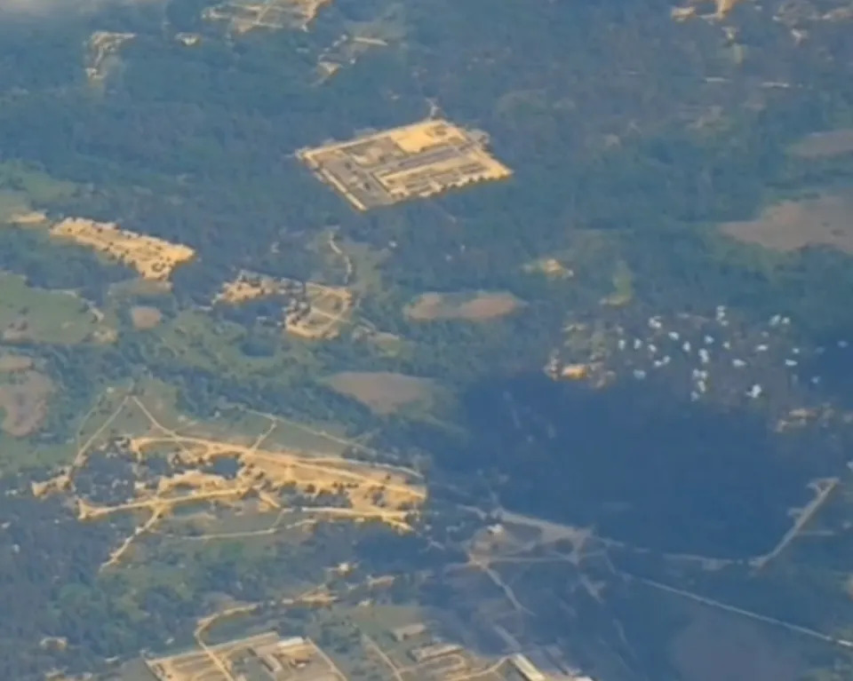  日前俄軍伊斯坎德爾導彈打擊烏克蘭蘇梅訓練基地。 圖：翻攝自 騰訊新聞 