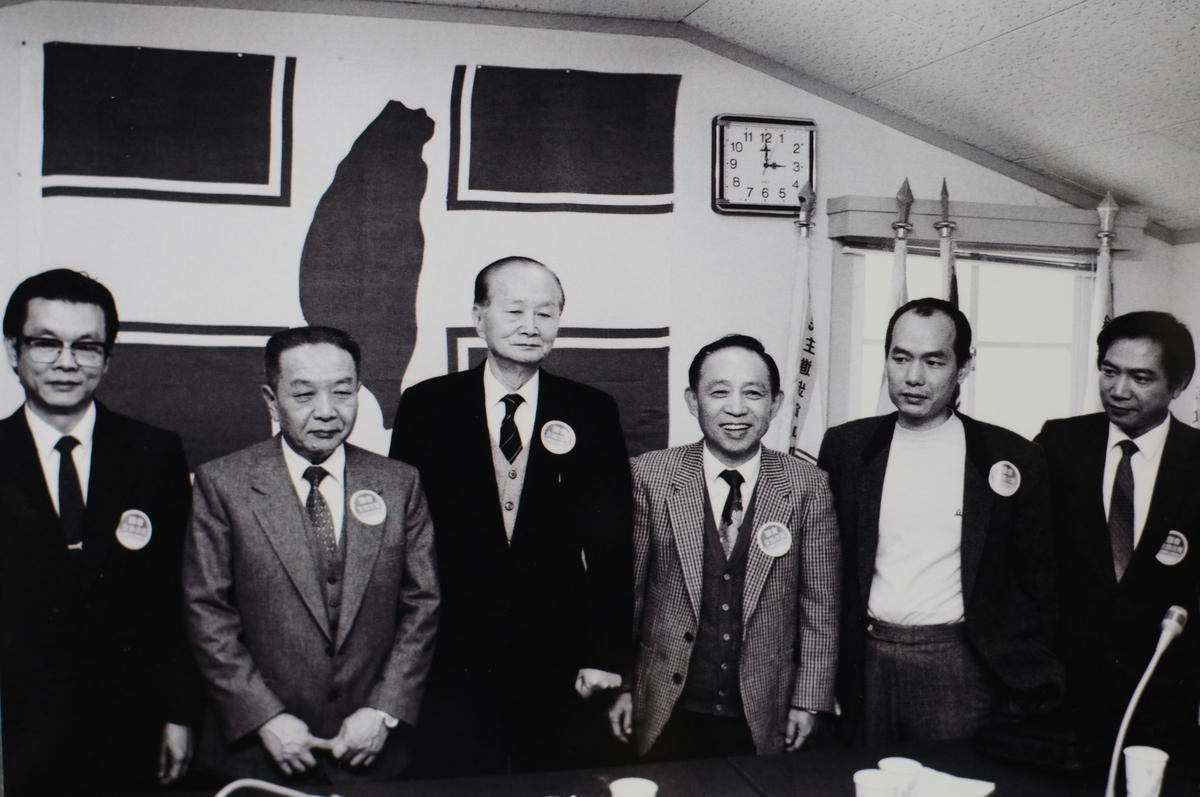  1988.12.19費希平立委宣布退黨不退職，宣布退出民進黨。 圖：邱萬興提供 