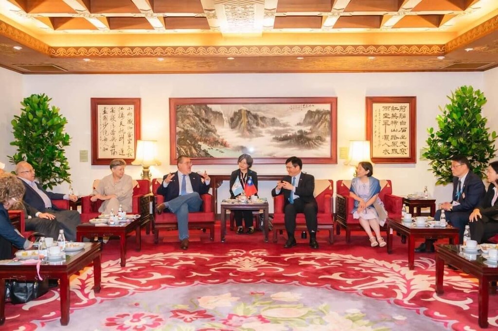 瓜地馬拉總統訪台 將簽半導體產業等意向書