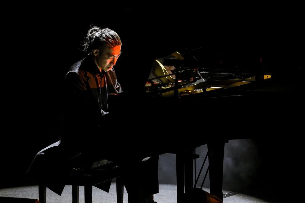 印太戰略智庫執行長矢板明夫為了紀念六四36週年，以及捍衛自由與台灣主體性，4日晚間在台北國際會議中心舉辦「挺自由愛台灣」公益音樂會。牙醫史書華也有出席表演。   圖：史書華提供